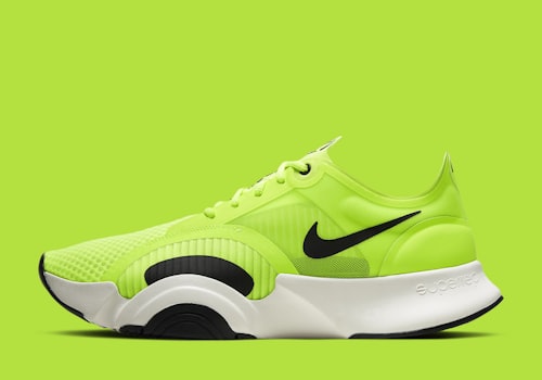 2023年限量版冠军系列足球鞋的设计理念与稀有材质详细介绍